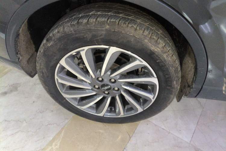 Used Lincoln Corsair 2023 2.0T Two-Wheel-Drive Luxury Edition Right Rear Wheel Hub