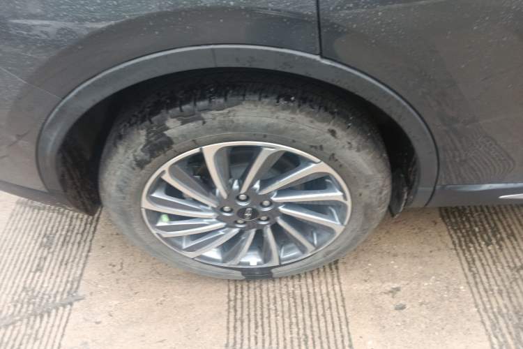 Used Lincoln Corsair 2023 2.0T Two-Wheel-Drive Luxury Edition Right Rear Wheel Hub