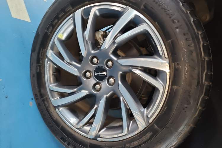 Used Lincoln Corsair 2023 2.0T Two-Wheel Drive Luxury Edition Right Rear Wheel Hub
