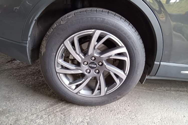 Used Lincoln Corsair 2023 2.0T Two-Wheel Drive Luxury Edition Right Rear Wheel Hub