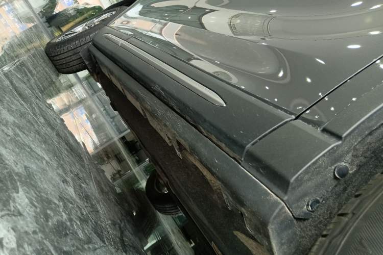 Used Lincoln Corsair 2023 2.0T Two-Wheel Drive Luxury Edition Right Side Sill