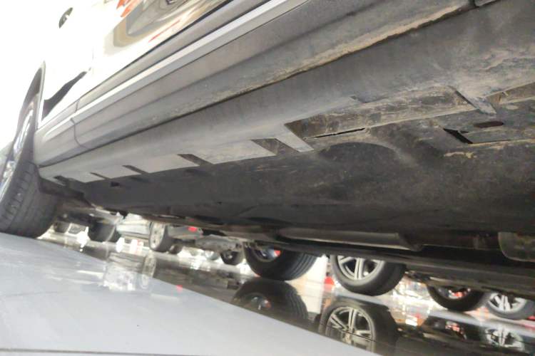 Used Lincoln Corsair 2023 2.0T Two-Wheel Drive Luxury Edition Right Side Sill