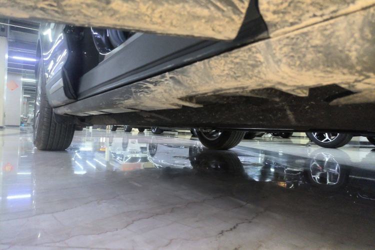 Used Lincoln Corsair 2023 2.0T Two-Wheel-Drive Luxury Edition Right Side Sill