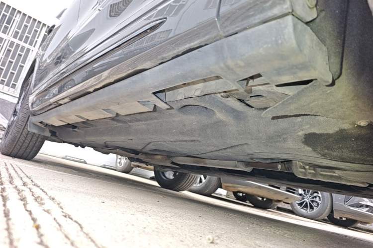 Used Lincoln Corsair 2023 2.0T All-Wheel-Drive Prestige Version Right Side Sill