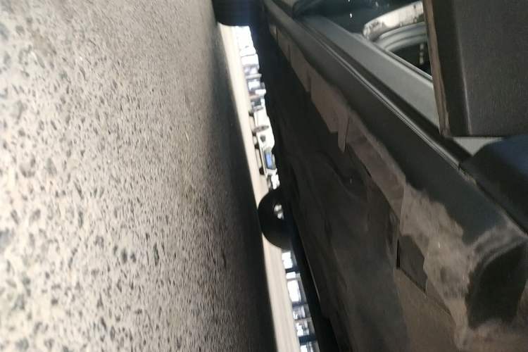 Used Lincoln Corsair 2023 2.0T Two-Wheel Drive Luxury Edition Right Side Sill