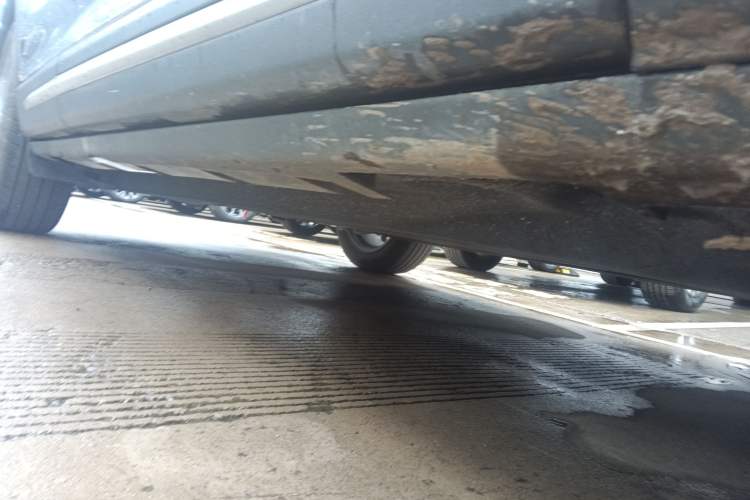 Used Lincoln Corsair 2023 2.0T Two-Wheel-Drive Luxury Edition Right Side Sill