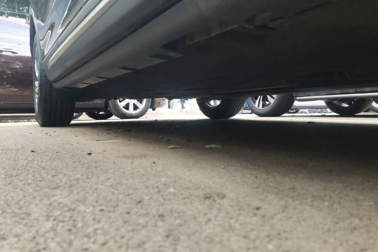 Used Lincoln Corsair 2023 2.0T Two-Wheel Drive Luxury Edition Right Side Sill