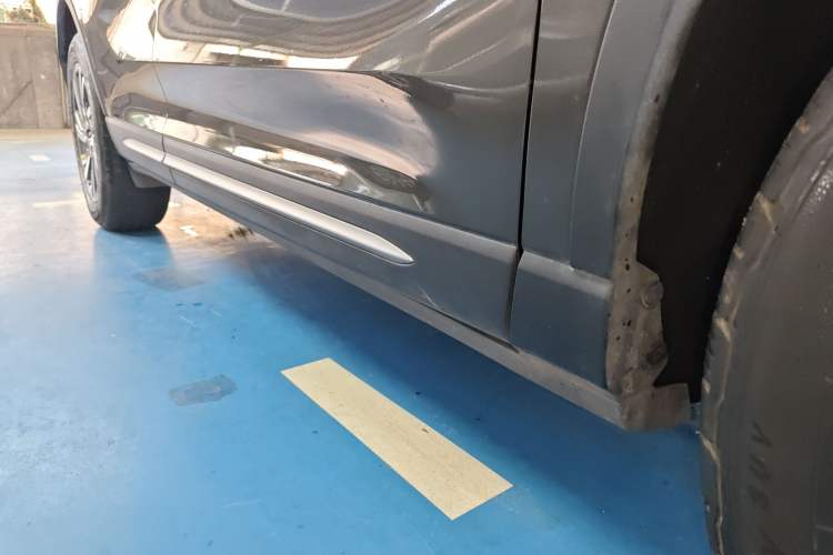 Used Lincoln Corsair 2023 2.0T Two-Wheel Drive Luxury Edition Right Side Sill