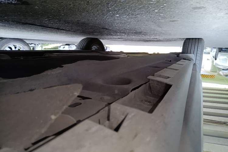 Used Lincoln Corsair 2023 2.0T Two-Wheel Drive Luxury Edition Right Side Sill