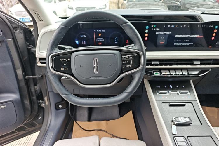Used Lincoln Corsair 2023 2.0T All-Wheel-Drive Prestige Version Steering Wheel