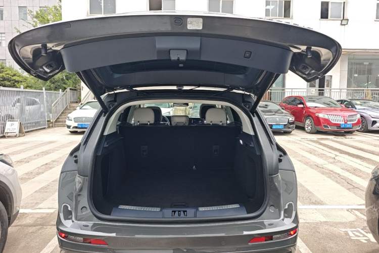 Used Lincoln Corsair 2023 2.0T All-Wheel-Drive Prestige Version Trunk