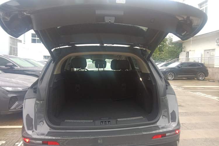 Used Lincoln Corsair 2023 2.0T Two-Wheel-Drive Luxury Edition Trunk