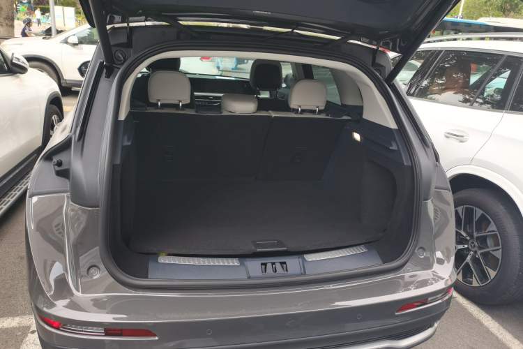 Used Lincoln Corsair 2023 2.0T Two-Wheel Drive Luxury Edition Trunk