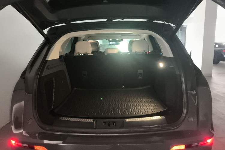 Used Lincoln Corsair 2023 2.0T All-Wheel-Drive Prestige Version Trunk
