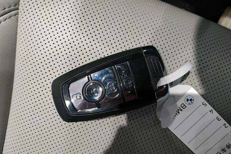 Used Lincoln Corsair 2023 2.0T Two-Wheel-Drive Luxury Edition Vehicle Key