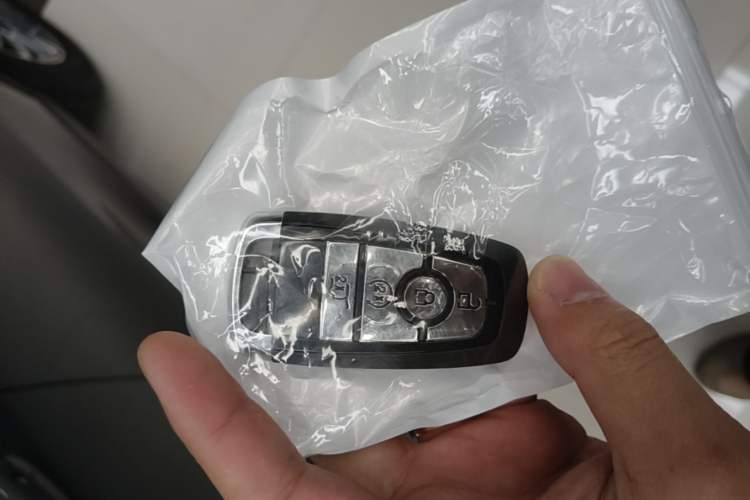 Used Lincoln Corsair 2023 2.0T Two-Wheel Drive Luxury Edition Vehicle Key