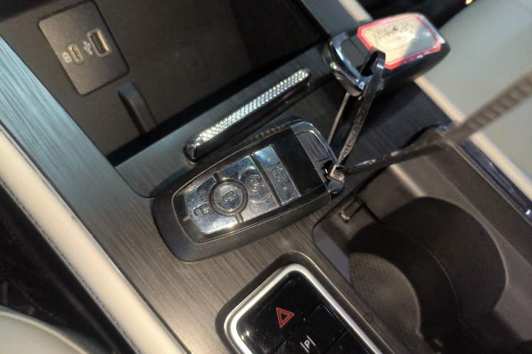 Used Lincoln Corsair 2023 2.0T Two-Wheel-Drive Luxury Edition Vehicle Key
