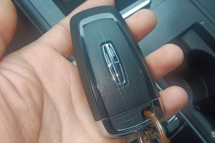 Used Lincoln Corsair 2023 2.0T Two-Wheel-Drive Luxury Edition Vehicle Key