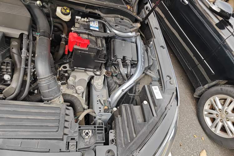 Used Lincoln Corsair 2023 2.0T Two-Wheel Drive Luxury Edition Engine Bay Left
