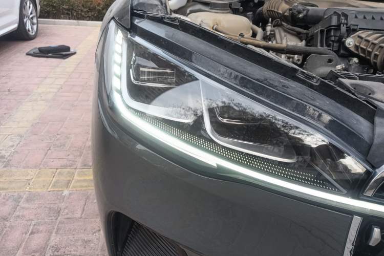 Used Lincoln Corsair 2023 2.0T Two-Wheel Drive Luxury Edition Right Front Headlight