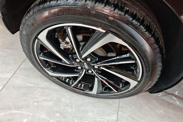Used Lincoln Corsair 2023 2.0T All-Wheel-Drive Prestige Version Right Rear Wheel Hub