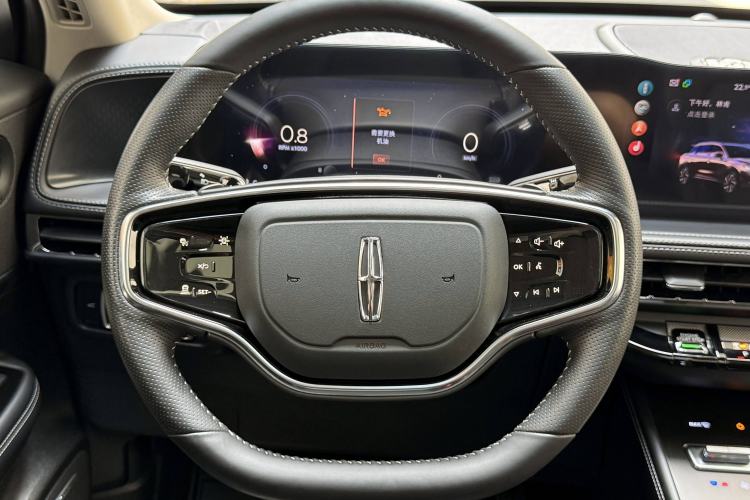 Used Lincoln Corsair 2023 2.0T Two-Wheel-Drive Luxury Edition Interior 2