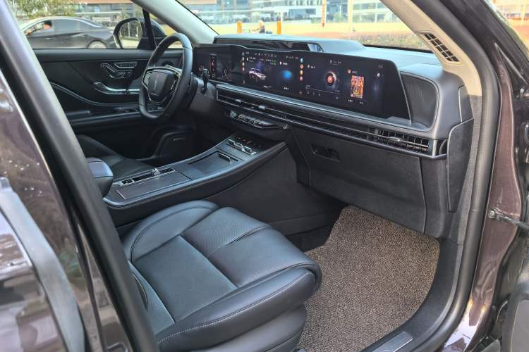 Used Lincoln Corsair 2023 2.0T All-Wheel-Drive Prestige Version Interior 6