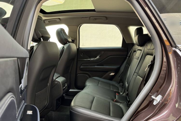 Used Lincoln Corsair 2023 2.0T Two-Wheel-Drive Luxury Edition Interior 8