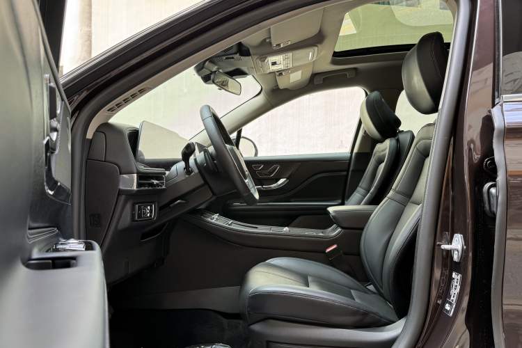 Used Lincoln Corsair 2023 2.0T Two-Wheel-Drive Luxury Edition Left Front Seat