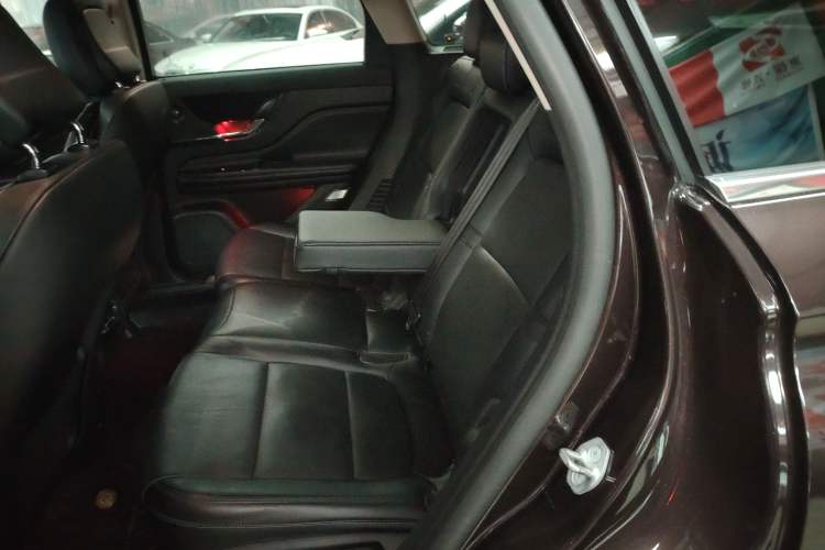 Used Lincoln Corsair 2023 2.0T All-Wheel-Drive Prestige Version Left Rear Seat