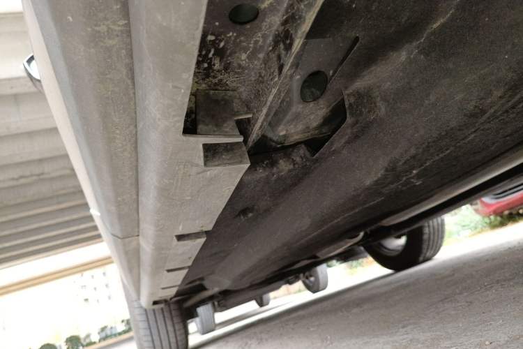 Used Lincoln Corsair 2023 2.0T Two-Wheel Drive Luxury Edition Left Side Sill