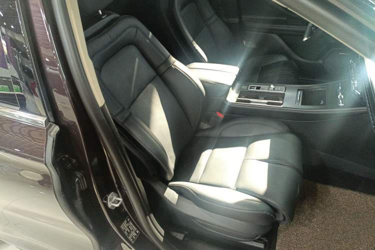 Used Lincoln Corsair 2023 2.0T All-Wheel-Drive Prestige Version Right Front Seat