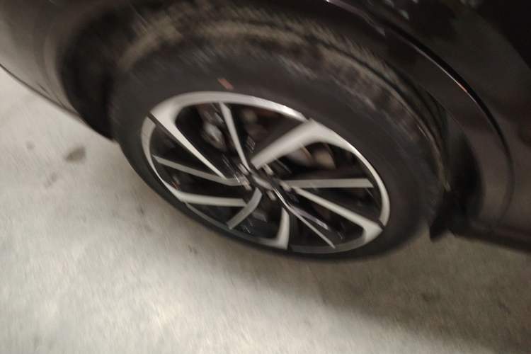 Used Lincoln Corsair 2023 2.0T All-Wheel-Drive Prestige Version Right Rear Wheel Hub