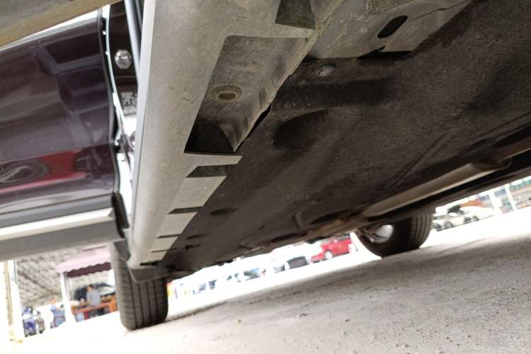 Used Lincoln Corsair 2023 2.0T Two-Wheel Drive Luxury Edition Right Side Sill