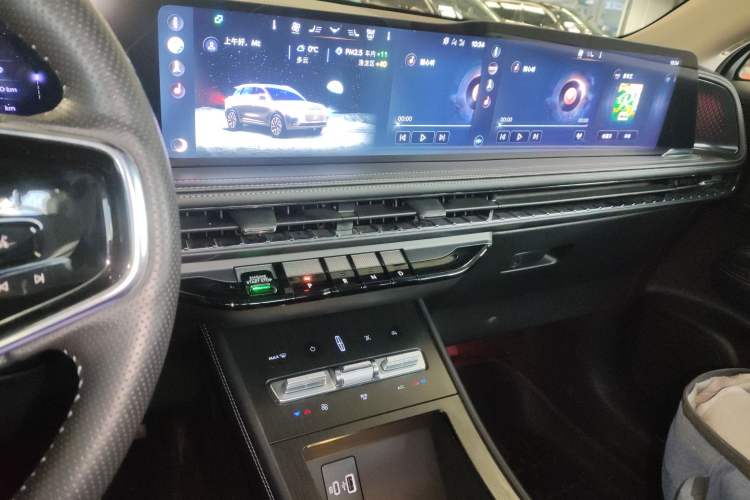 Used Lincoln Corsair 2023 2.0T Two-Wheel Drive Luxury Edition Audio And AC Panel
