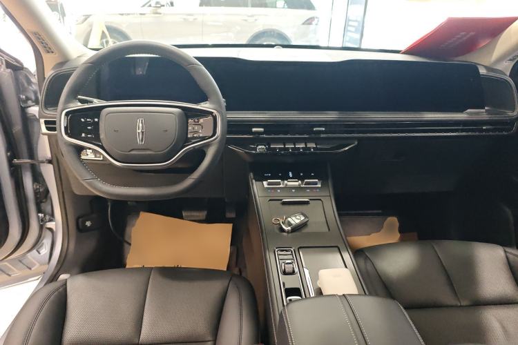 Used Lincoln Corsair 2023 2.0T Two-Wheel-Drive Luxury Edition Center Console