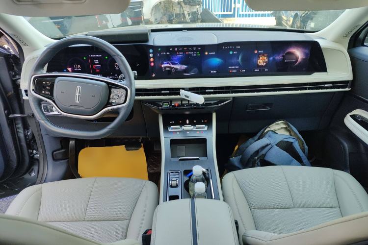 Used Lincoln Corsair 2023 2.0T Two-Wheel Drive Luxury Edition Center Console