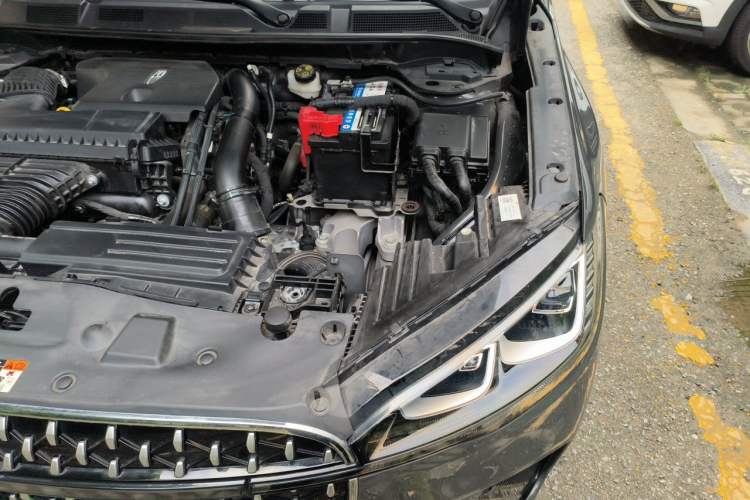 Used Lincoln Corsair 2023 2.0T Two-Wheel-Drive Luxury Edition Engine Bay Left