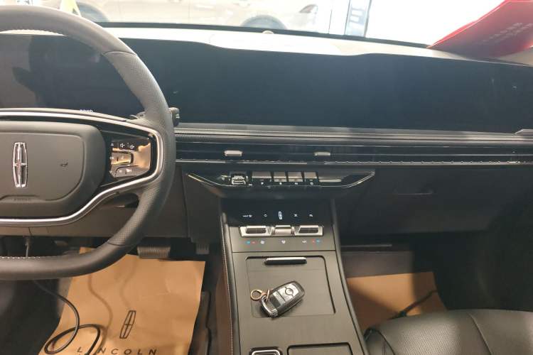Used Lincoln Corsair 2023 2.0T Two-Wheel-Drive Luxury Edition Gear Lever