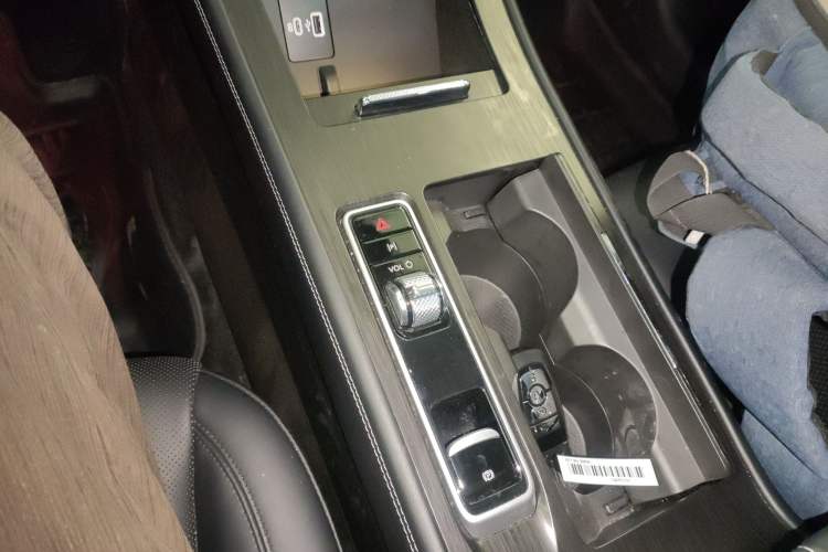 Used Lincoln Corsair 2023 2.0T Two-Wheel Drive Luxury Edition Gear Lever