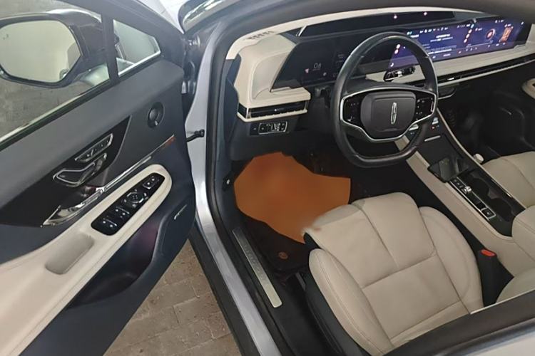 Used Lincoln Corsair 2023 2.0T All-Wheel-Drive Prestige Version Interior 4
