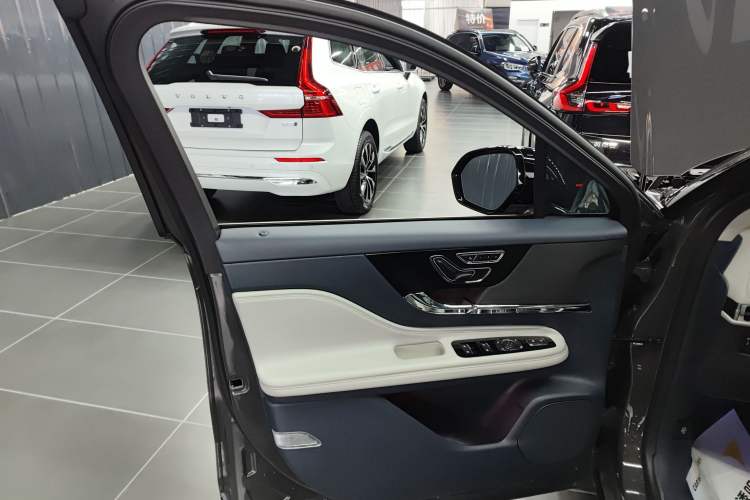 Used Lincoln Corsair 2023 2.0T Two-Wheel-Drive Luxury Edition Left Front Door Interior