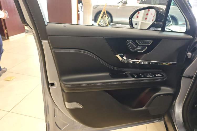 Used Lincoln Corsair 2023 2.0T Two-Wheel-Drive Luxury Edition Left Front Door Interior