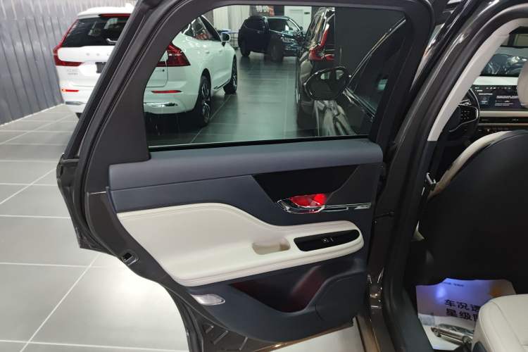 Used Lincoln Corsair 2023 2.0T Two-Wheel-Drive Luxury Edition Left Rear Door Interior