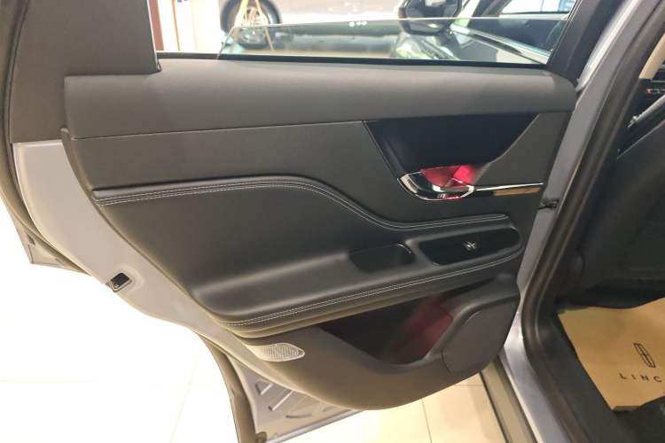 Used Lincoln Corsair 2023 2.0T Two-Wheel-Drive Luxury Edition Left Rear Door Interior