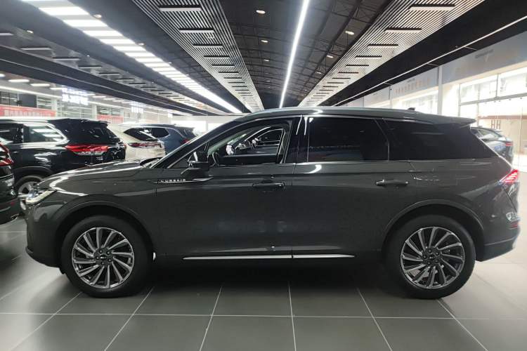 Used Lincoln Corsair 2023 2.0T Two-Wheel-Drive Luxury Edition Left Side