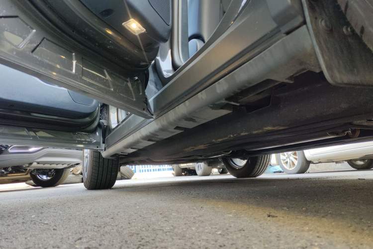 Used Lincoln Corsair 2023 2.0T Two-Wheel Drive Luxury Edition Left Side Sill