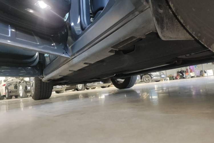 Used Lincoln Corsair 2023 2.0T Two-Wheel Drive Luxury Edition Left Side Sill
