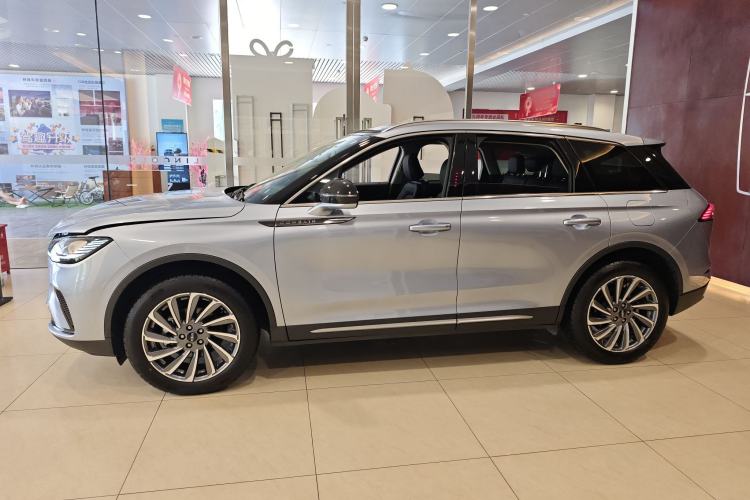 Used Lincoln Corsair 2023 2.0T Two-Wheel-Drive Luxury Edition Left Side