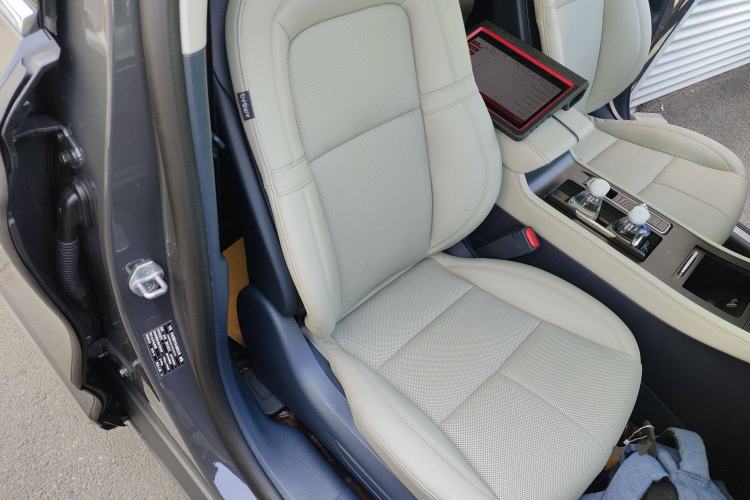 Used Lincoln Corsair 2023 2.0T Two-Wheel Drive Luxury Edition Right Front Seat